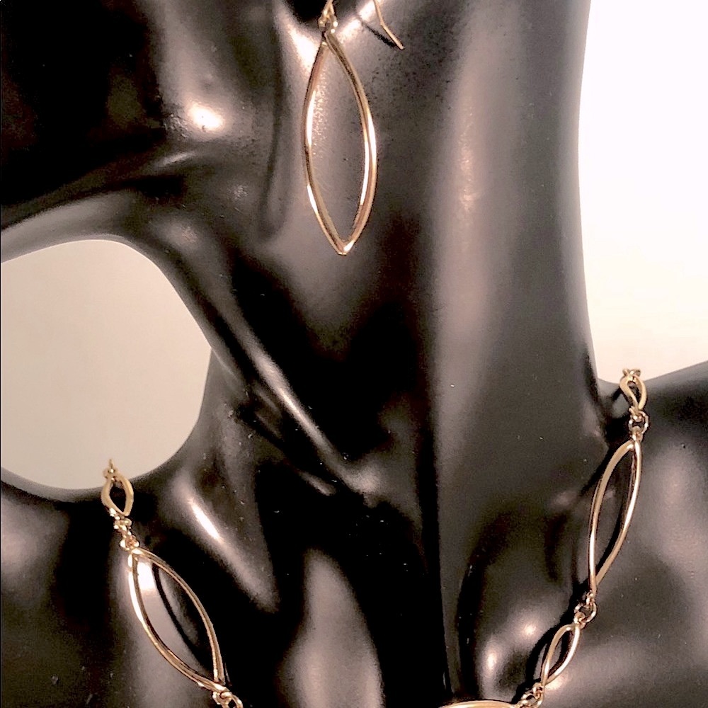 Necklace & earrings set